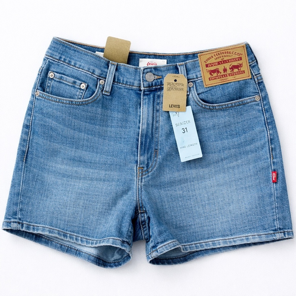 Brand New Levi’s Mid-Length Women’s Denim Shorts Size 31